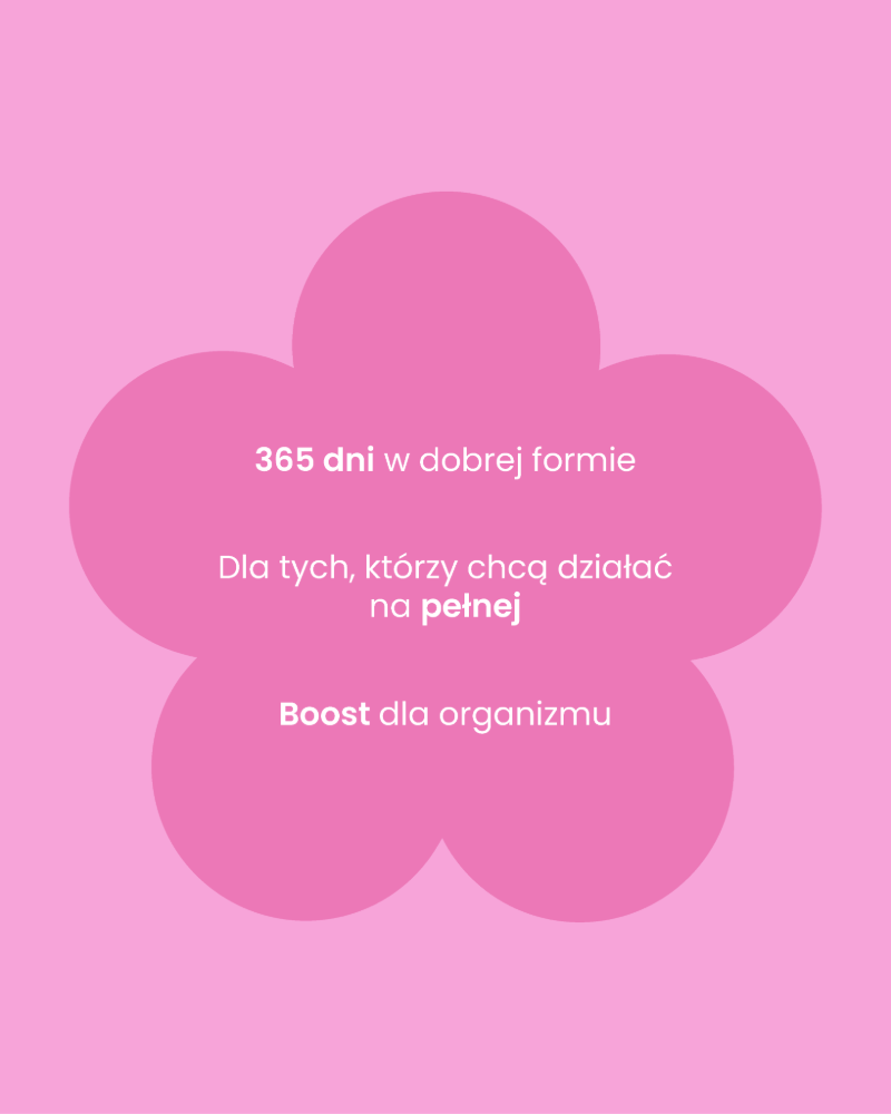 Kształt różowego kwiatka na jasnoróżowym tle. Wewnątrz kwiatka napis: 365 dni w dobrej formie. Dla tych, którzy chcą działać na pełnej. Boost dla organizmu.